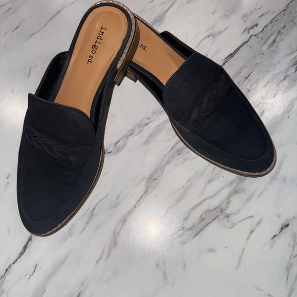 Indigo Shoes - Indigo Women's Black Mules with Braided Detail size 8